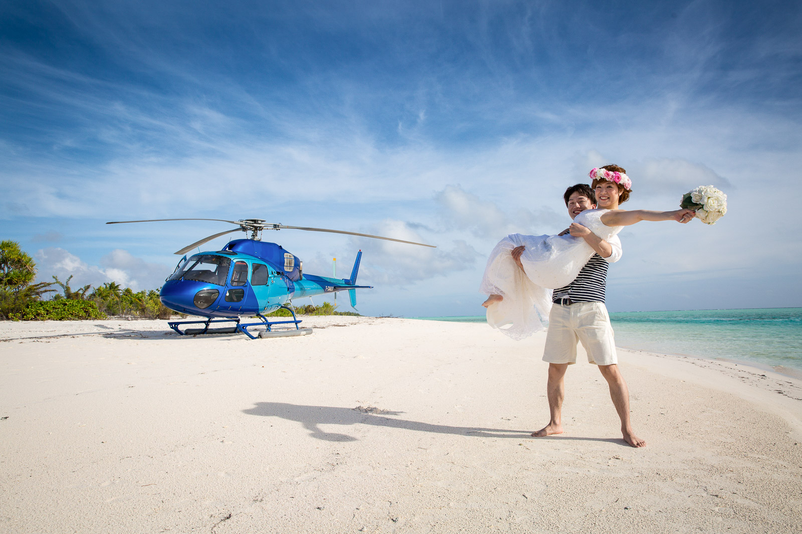 Bora Bora Photographer Stephan & Bonnie | 100% Positive reviews! | Tupai Photo-Shoot with Tahiti Nui Helicopter