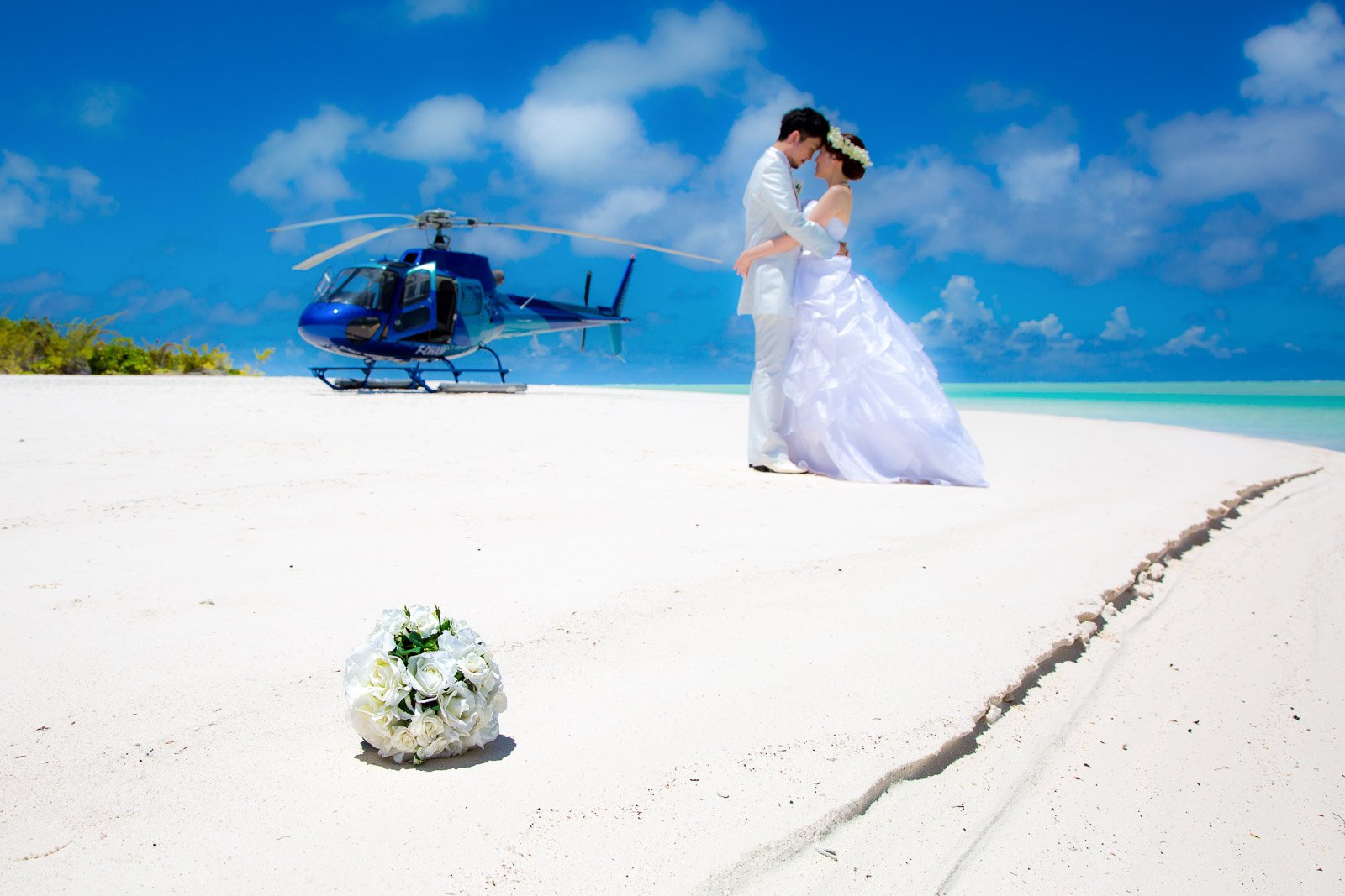 Bora Bora Photographer Stephan & Bonnie | 100% Positive reviews! | Tupai Photo-Shoot with Tahiti Nui Helicopter
