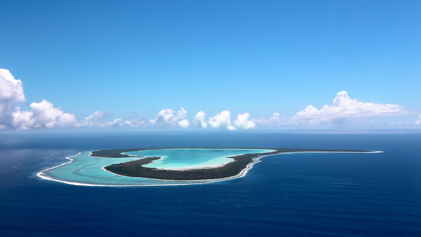 Bora Bora Photographer Stephan & Bonnie | 100% Positive reviews! | Tupai Photo-Shoot with Tahiti Nui Helicopter